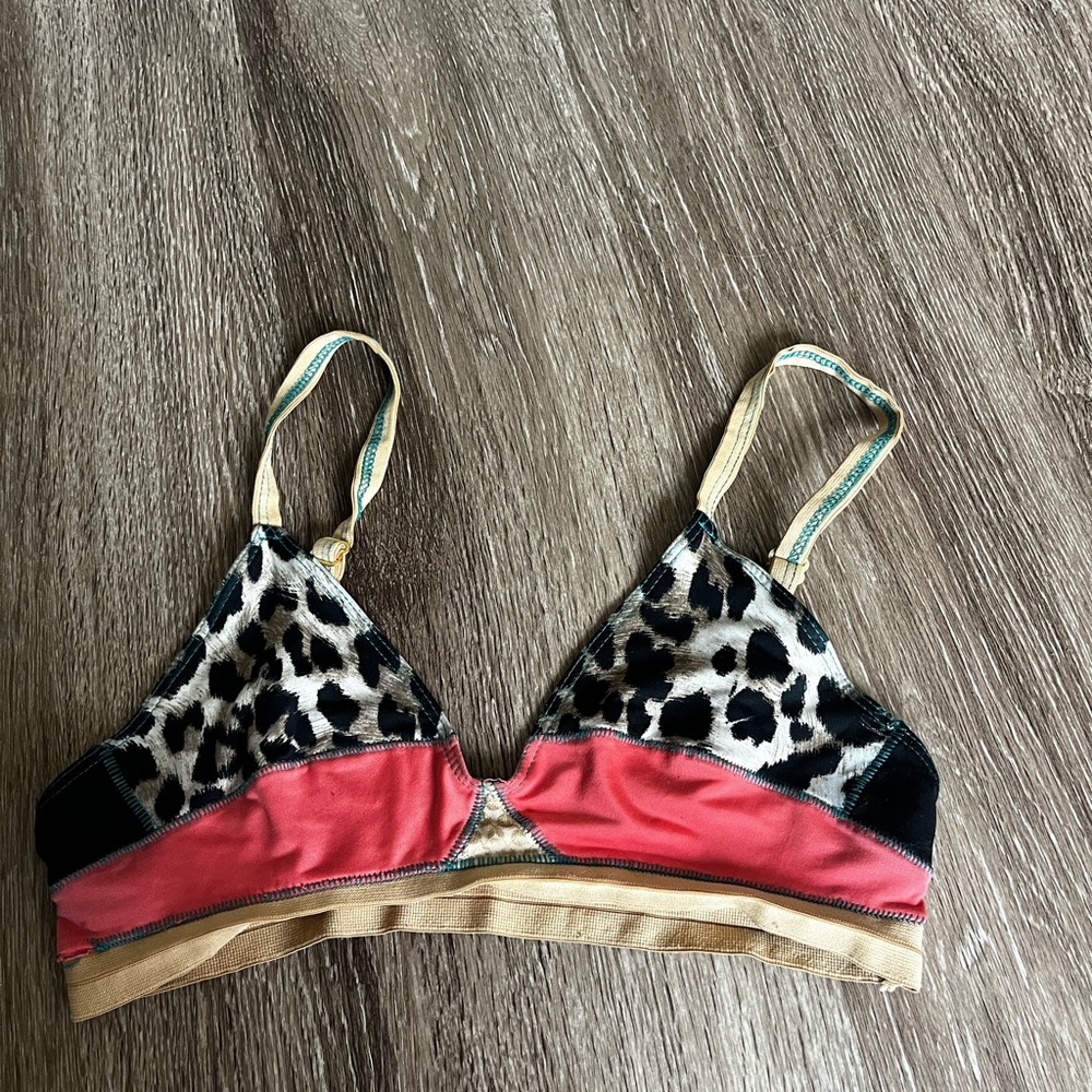 XiRENA Leopard Print and Pink Bra